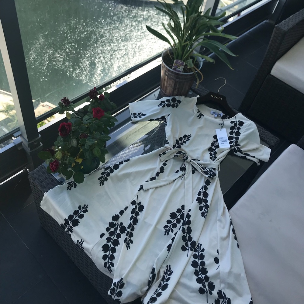 SOLD ❌Petite flowy Wallpaper fern dress